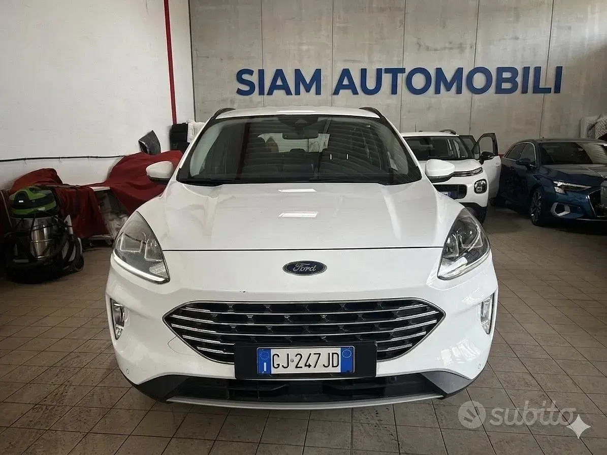 Usado Ford Kuga Titanium 120 CV (88 kW) 2022 Blanco SUV