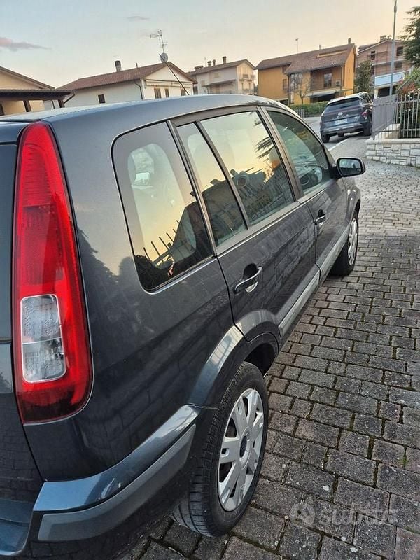 Usata Ford Fusion 80 CV (58 kW) 2009 Grigio Utilitaria
