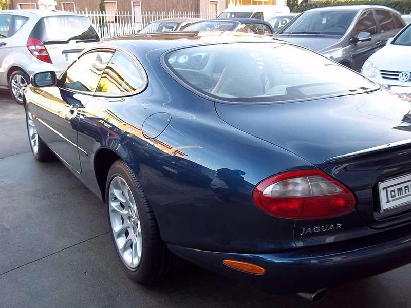 Usata Jaguar XKR Supercharged 363 CV (266 kW) 1999 Blu/azzurro Coupé
