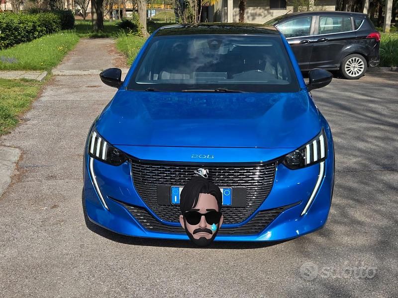 Usata Peugeot 208 GT-line 102 CV (75 kW) 2020 Blu Utilitaria