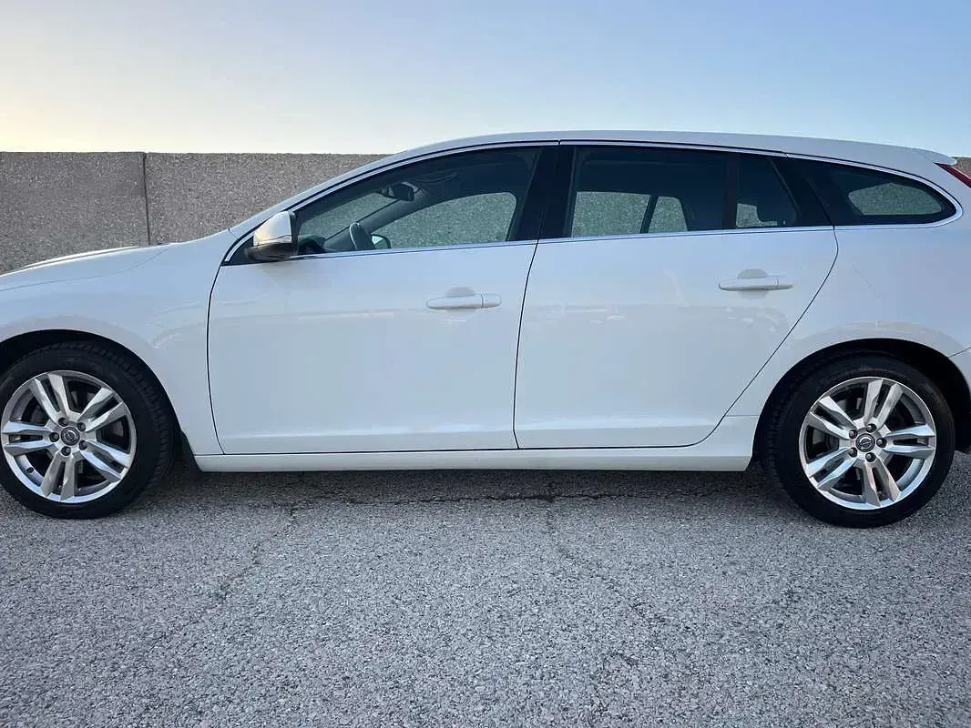 Usata Volvo V60 Summum 163 CV (119 kW) 2012 Bianco Station wagon