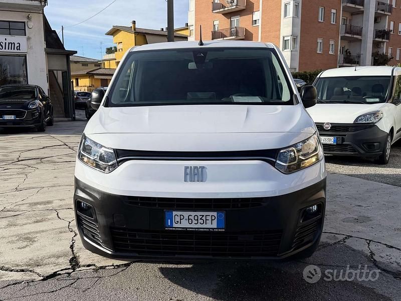 Usata Fiat Doblò 102 CV (75 kW) 2023 Bianco Monovolume