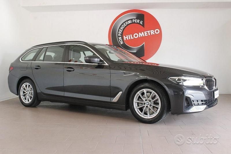 Usata BMW 520 Efficient Dynamics 190 CV (139 kW) 2021 Grigio scuro Station wagon