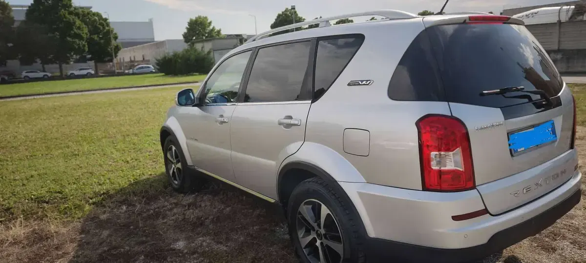 Usata SsangYong Rexton 177 CV (130 kW) 2016 Argento SUV