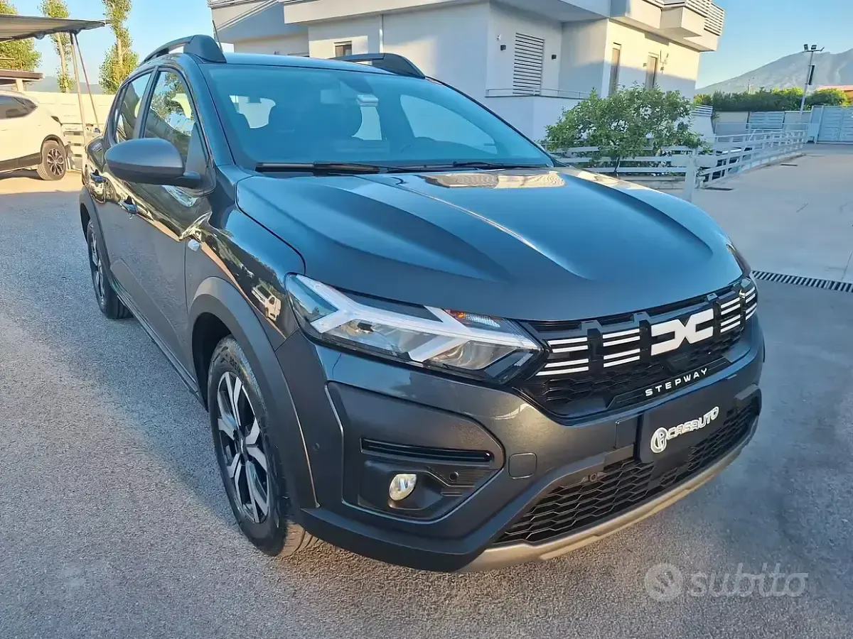 Usata Dacia Sandero Expression 91 CV (66 kW) 2023 Grigio Berlina