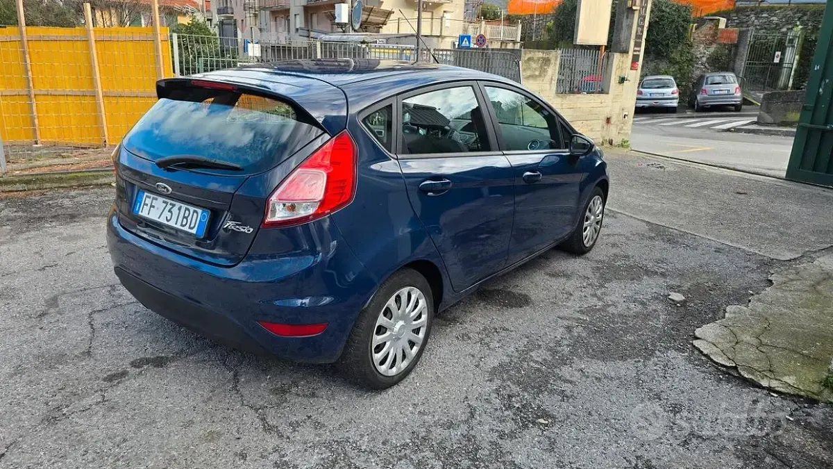 Usata Ford Fiesta 75 CV (55 kW) 2016 Blu Utilitaria