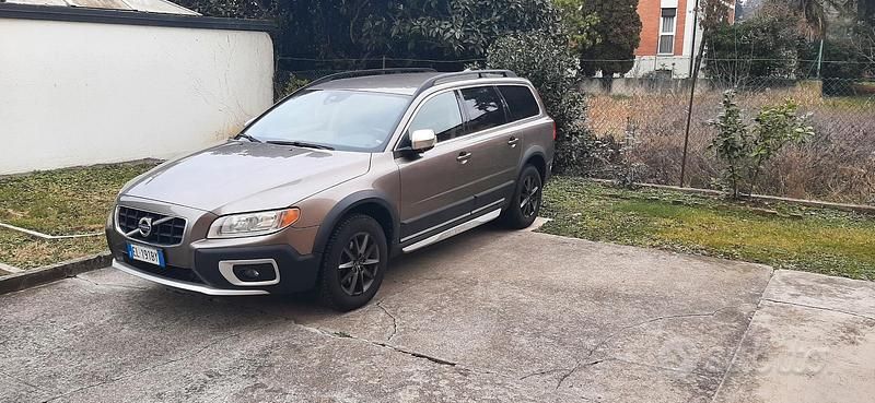 Usata Volvo XC70 175 CV (128 kW) 2011 Marrone Station wagon