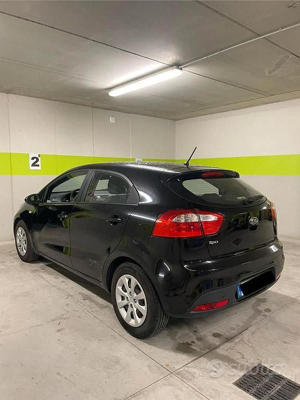 Usata Kia Rio EX 86 CV (63 kW) 2011 Nero Berlina
