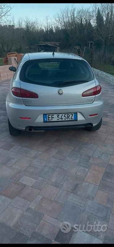 Usata Alfa Romeo 147 120 CV (88 kW) 2010 Grigio Utilitaria