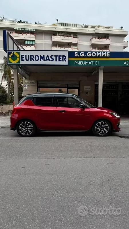 Usata Suzuki Swift 83 CV (61 kW) 2022 Rosso Utilitaria