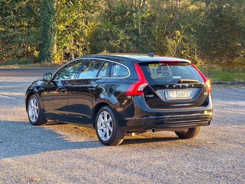 Usata Volvo V60 R-Design 163 CV (119 kW) 2012 Nero Station wagon