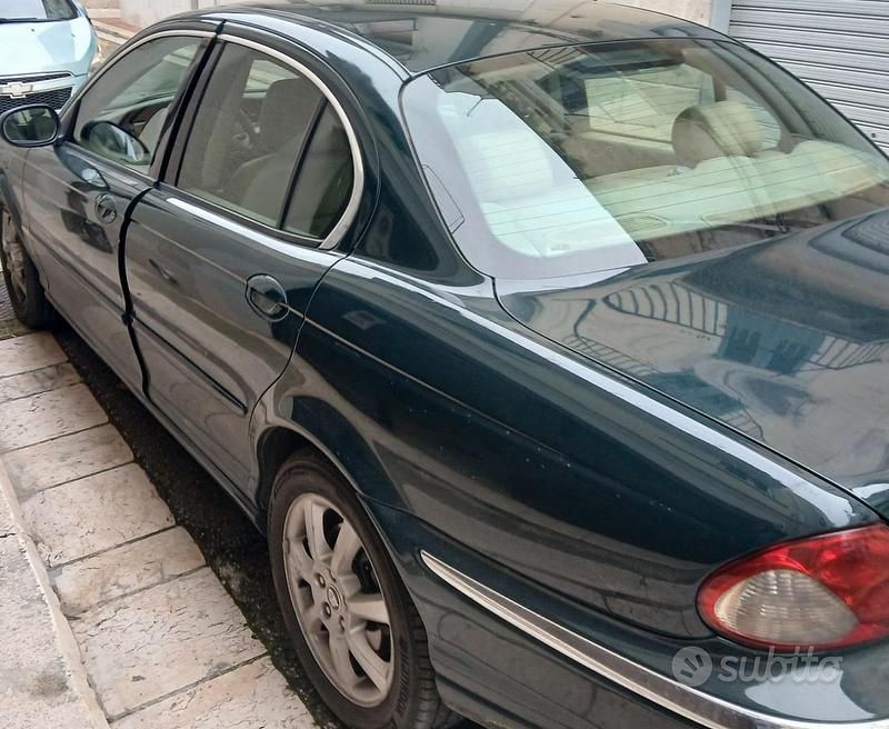 Usata Jaguar X-type Executive 131 CV (96 kW) 2003 Verde Berlina