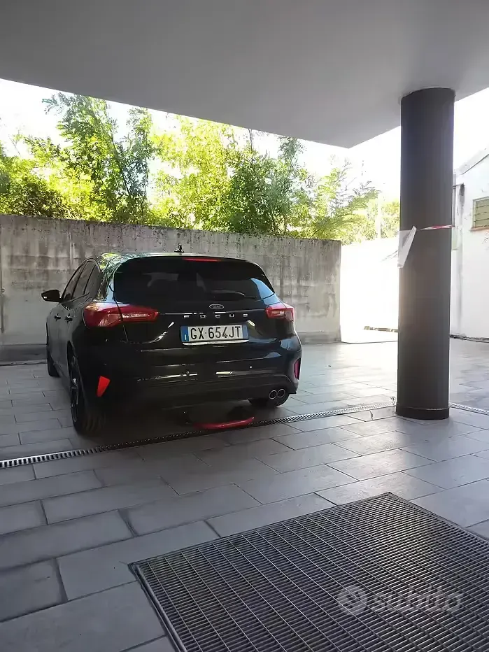 Usata Ford Focus 125 CV (91 kW) 2020 Nero Berlina