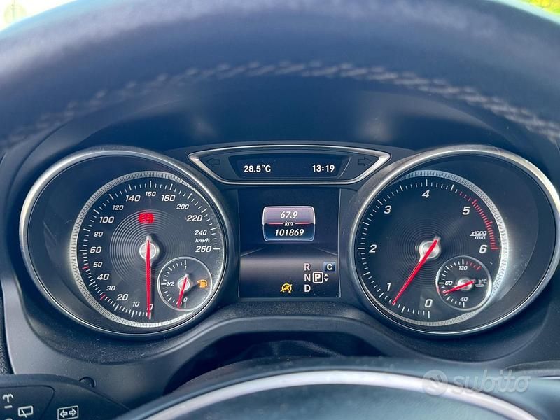 Usata Mercedes CLA200 Business 136 CV (100 kW) 2018 Nero Station wagon