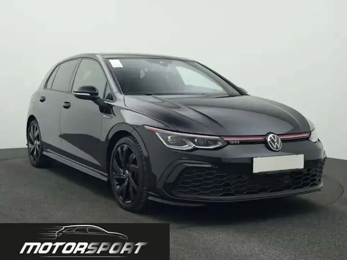 Usata VW Golf VIII Pro 245 CV (180 kW) 2023 Deep black perla Berlina