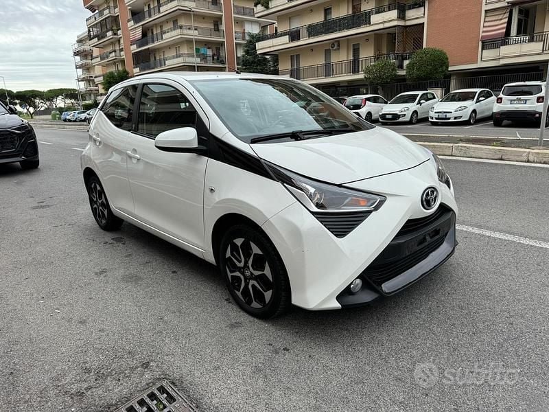 Second-hand Toyota Aygo Connect Style 72 CP (52 kW) 2020 Alb Hatchback
