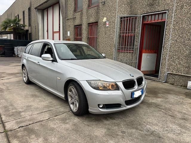 Usata BMW 318 143 CV (105 kW) 2012 Grigio Station wagon