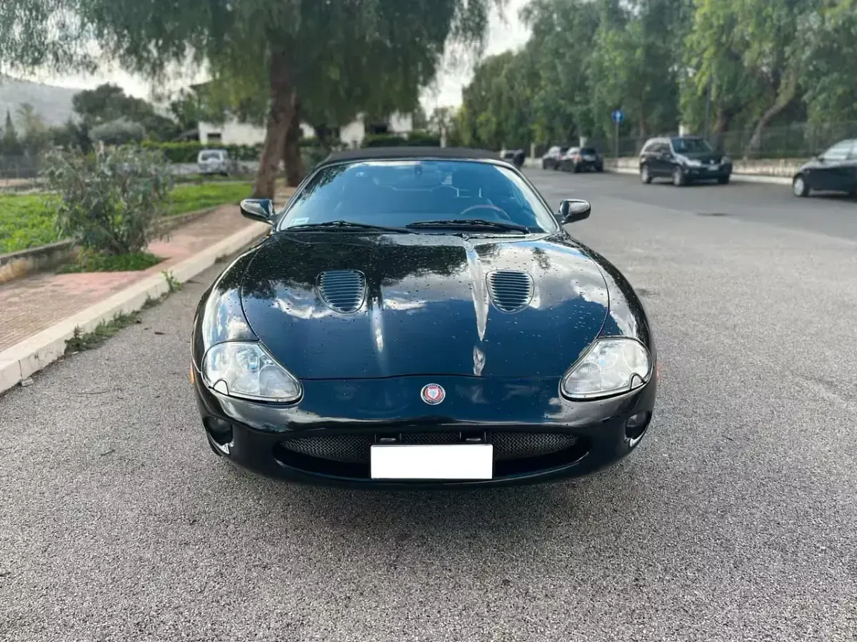 Usata Jaguar XKR 363 CV (266 kW) 2001 Nero Cabrio