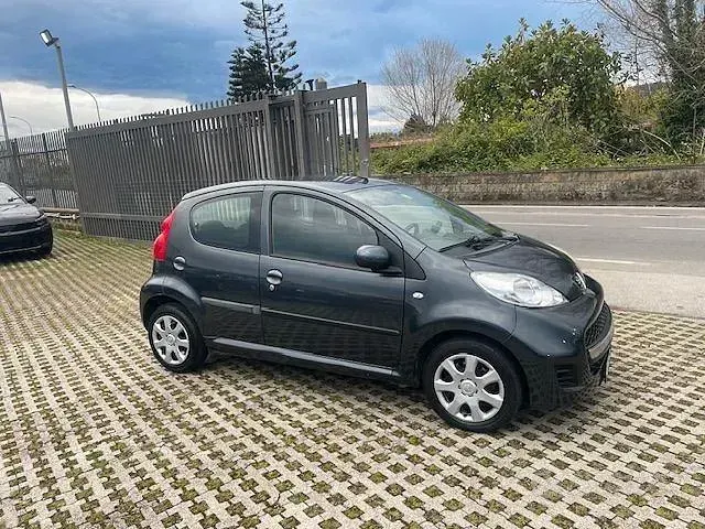 Usata Peugeot 107 68 CV (50 kW) 2009 Grigio Utilitaria