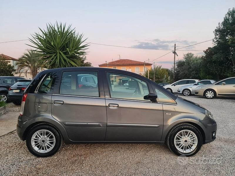Usata Lancia Musa 90 CV (66 kW) 2008 Grigio Monovolume
