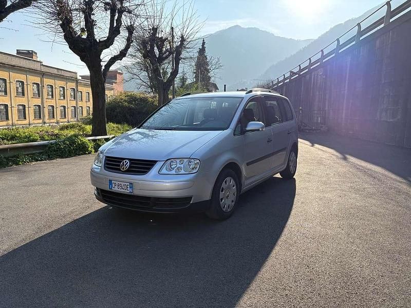 Usata VW Touran Trendline 101 CV (74 kW) 2004 Grigio Monovolume