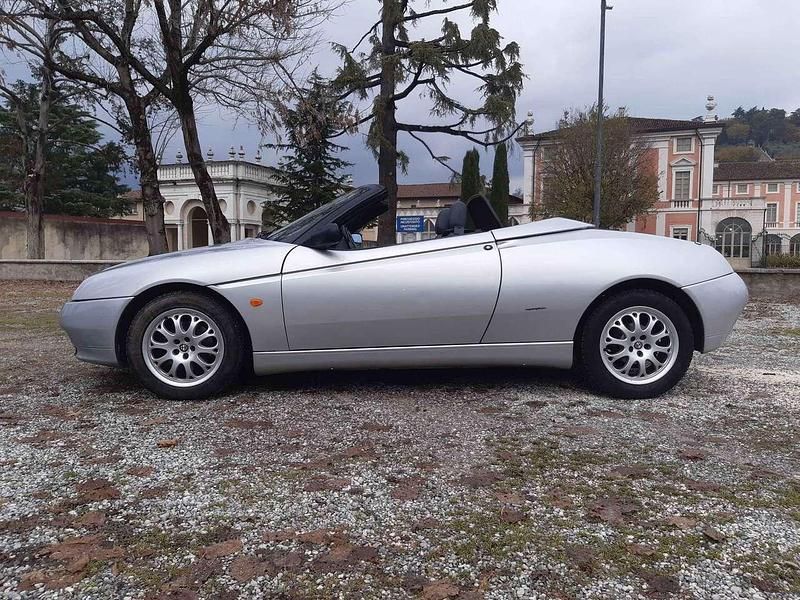 Usata Alfa Romeo Spider Lusso 192 CV (141 kW) 2000 Argento Cabrio