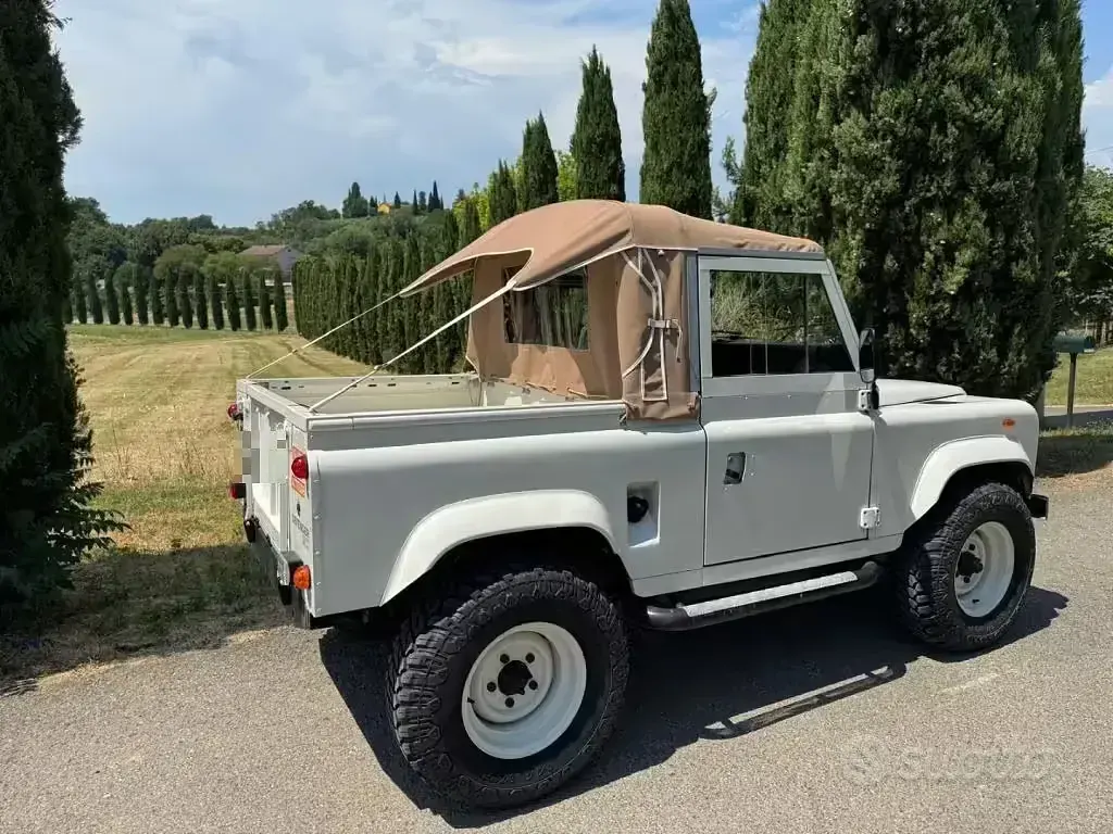 Usata Land Rover Defender 86 CV (63 kW) 1989 Bianco SUV