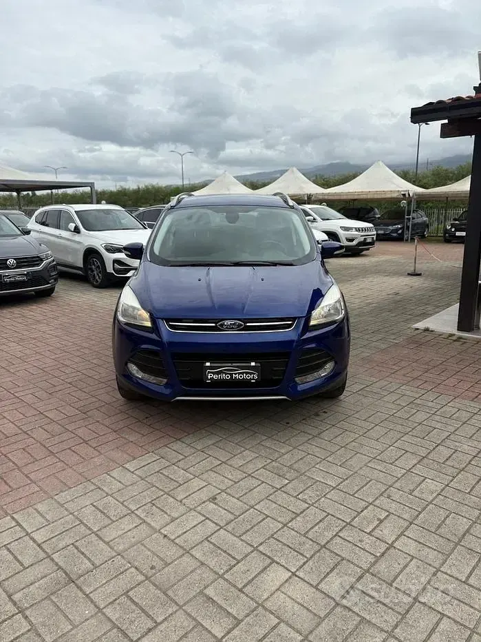 Usata Ford Kuga Titanium 140 CV (102 kW) 2015 Bluazzurro SUV