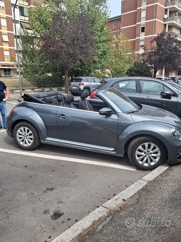 Grigio Usata 2018 VW Maggiolino Cabrio | 18.500 € (Buon prezzo) - Immagine 1/4