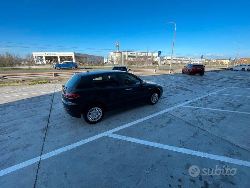 Usata Alfa Romeo 147 120 CV (88 kW) 2010 Nero Utilitaria