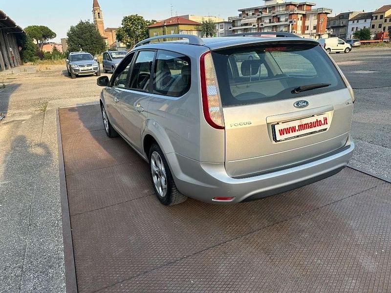 Usata Ford Focus 110 CV (80 kW) 2011 Argento(met.) Station wagon
