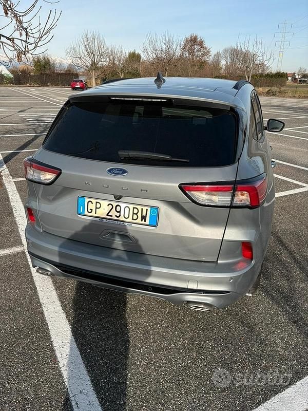 Usata Ford Kuga 120 CV (88 kW) 2023 Grigio SUV