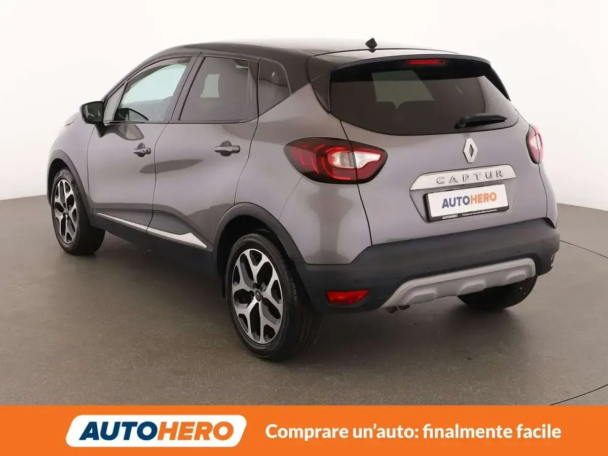 Usata Renault Captur 131 CV (96 kW) 2020 Grigio SUV