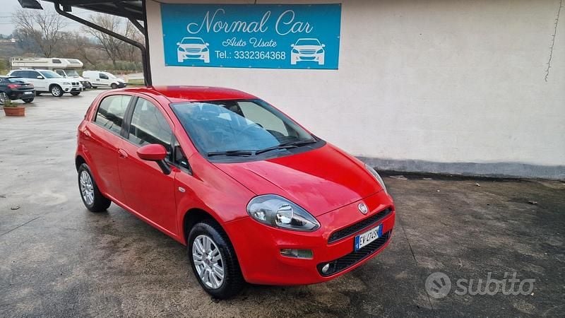 Usata Fiat Punto Lounge 78 CV (57 kW) 2014 Rosso Utilitaria