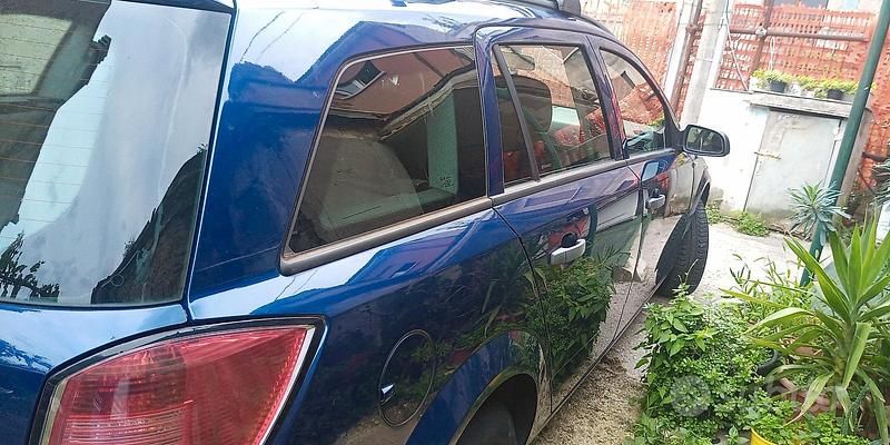 Usata Opel Astra 101 CV (74 kW) 2006 Blu Station wagon