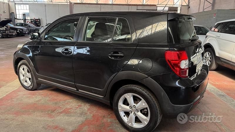 Usata Toyota Urban Cruiser Luxury 90 CV (66 kW) 2010 Nero Utilitaria