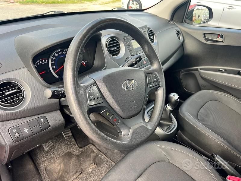 Usata Hyundai i10 Style 66 CV (48 kW) 2018 Rosso Utilitaria