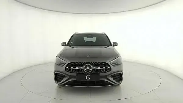 Nuova Mercedes GLA200 Advanced Plus 150 CV (110 kW) 2026 Mountain grau metallic SUV