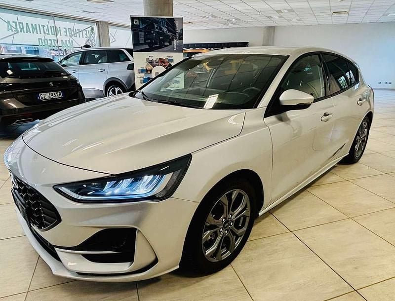 Usata Ford Focus ST-Line 155 CV (114 kW) 2025 Moondust silver Berlina
