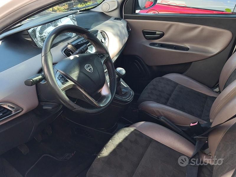 Usata Lancia Ypsilon 95 CV (69 kW) 2015 Bianco Utilitaria
