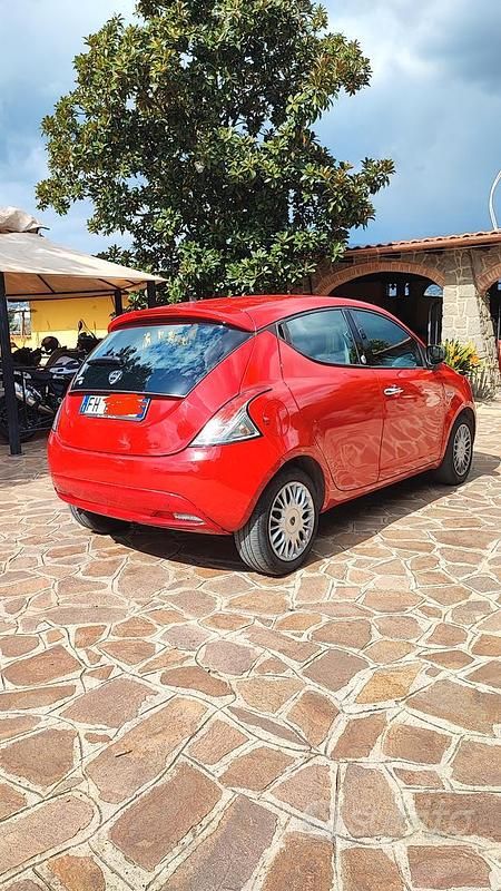 Usata Lancia Ypsilon 69 CV (50 kW) 2017 Rosso Utilitaria