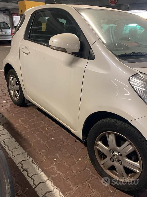 Usata Toyota iQ 68 CV (50 kW) 2011 Bianco Utilitaria