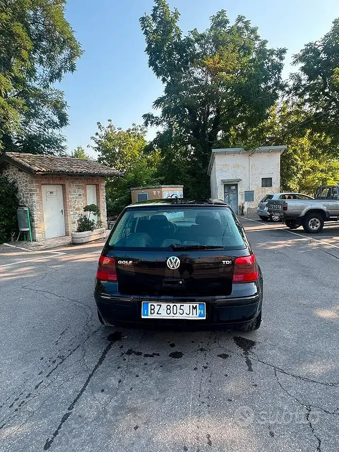 Usata VW Golf IV 110 CV (80 kW) 2002 Berlina