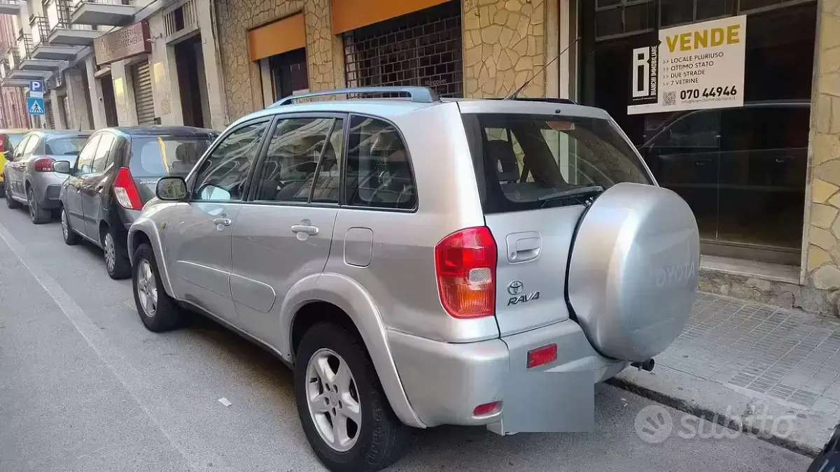 Usata Toyota RAV4 150 CV (110 kW) 2003 Grigio SUV