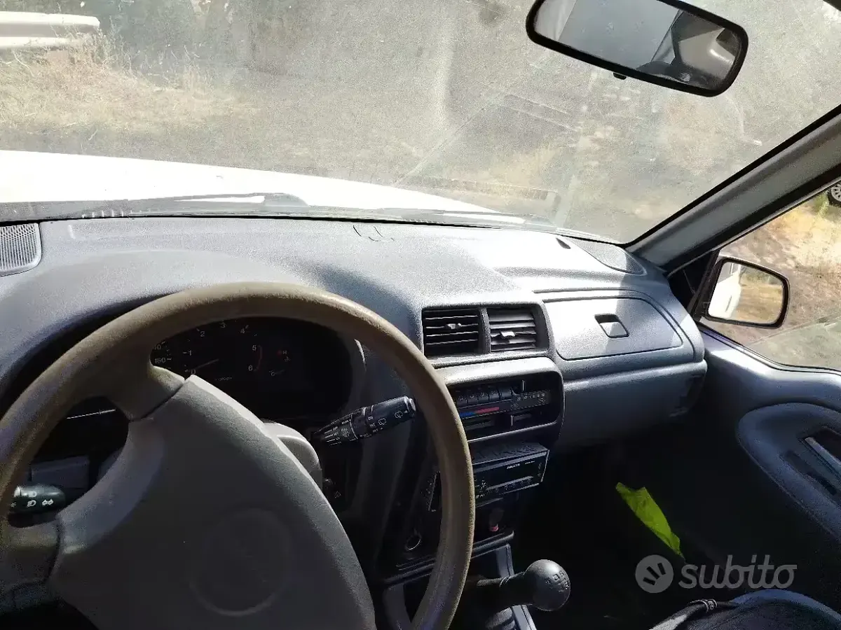 Usata Suzuki Vitara 87 CV (63 kW) 2002 Bianco SUV