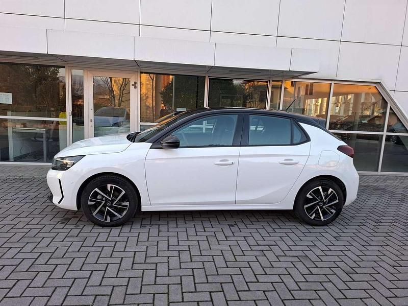 Usata Opel Corsa 101 CV (74 kW) 2025 Bianco Berlina