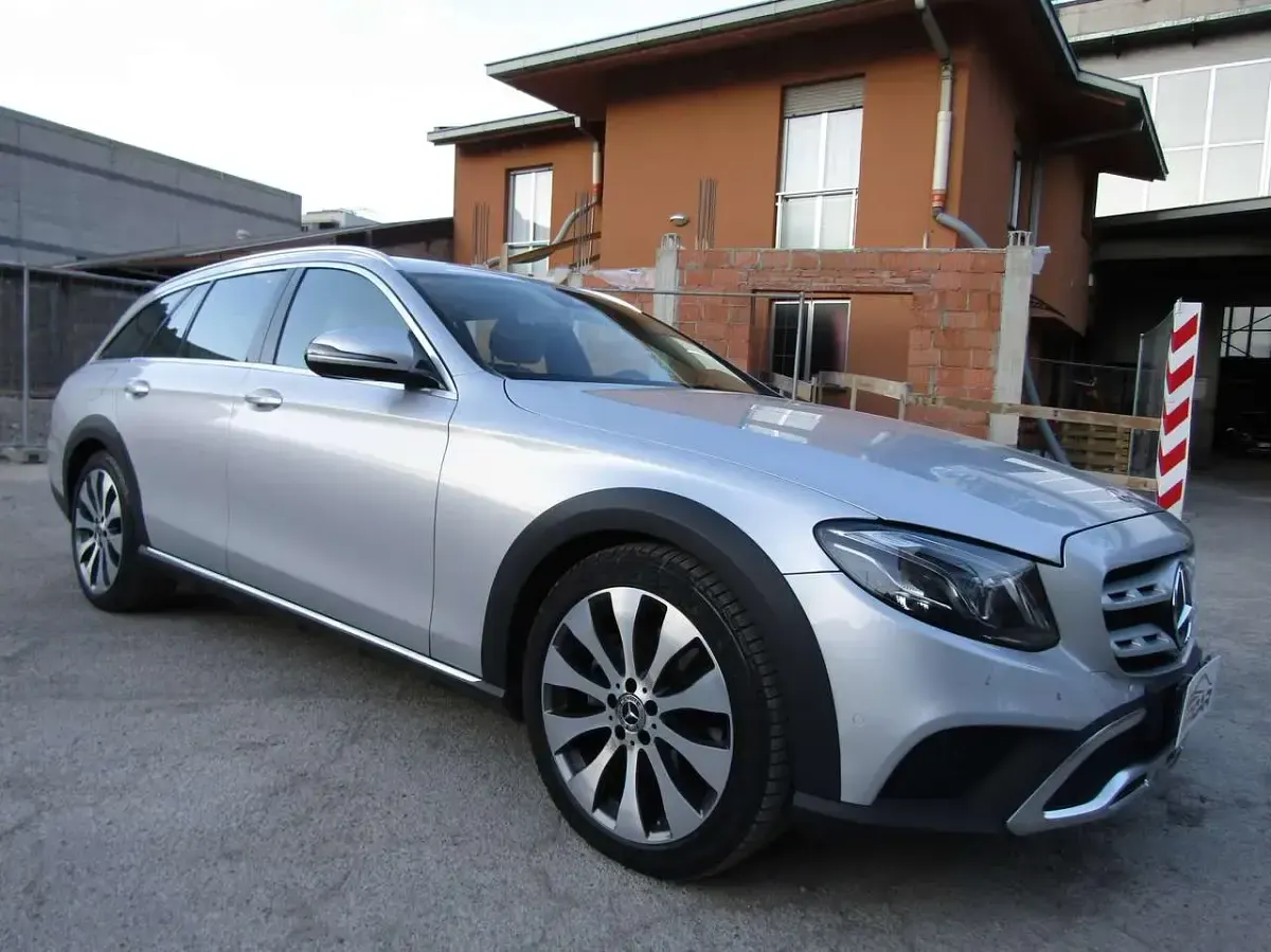 Gebraucht Mercedes E220 All-Terrain 194 PS (142 kW) 2017 Silber Kombi