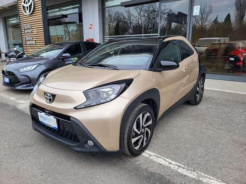 Usata Toyota Aygo X Trend 72 CV (52 kW) 2023 Beige SUV
