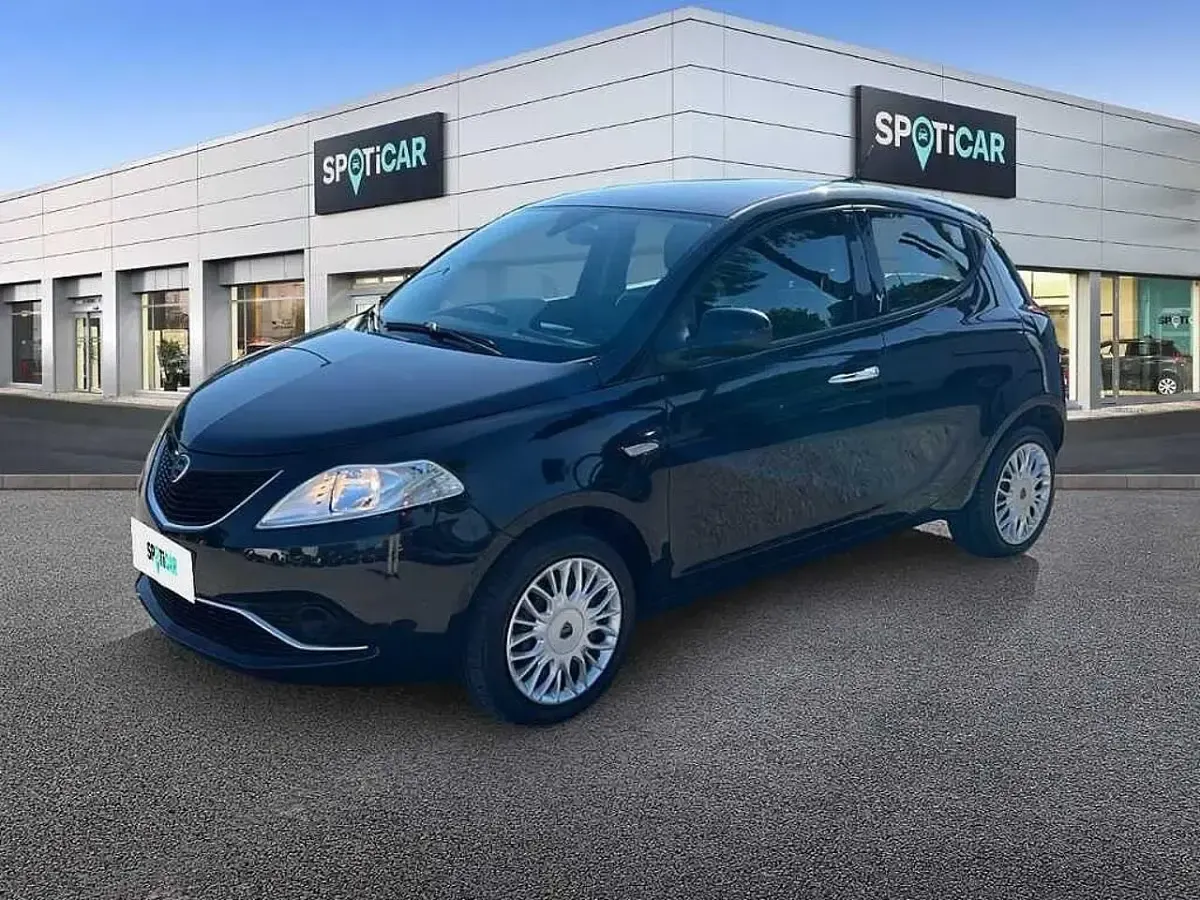 Usata Lancia Ypsilon Silver 69 CV (50 kW) 2018 Utilitaria