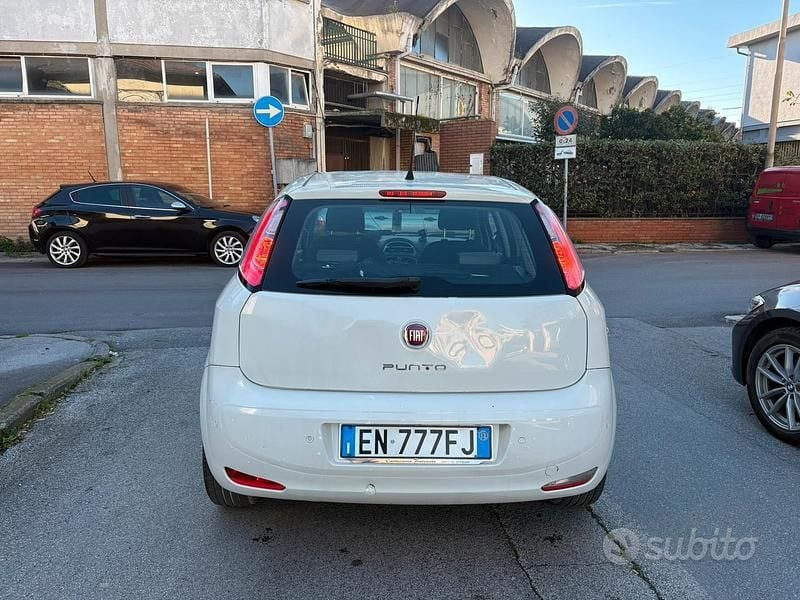 Usata Fiat Punto 77 CV (56 kW) 2012 Bianco Utilitaria